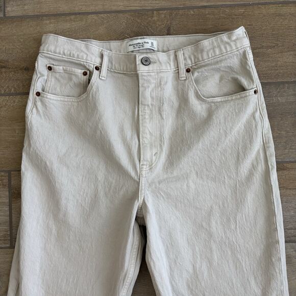 Abercrombie and Fitch Women's Size 12/31 Jeans 90s Straight Raw Edge Capri White - Picture 2 of 14
